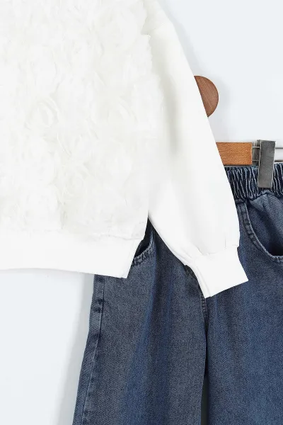 Beyaz (5-10 Yaş)Gül Aksesuar   Sweatli Bol Paça Kot Pantolonlu Kız Çocuk 2'li Takım 416411