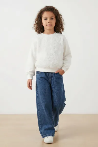 Beyaz (5-10 Yaş)Gül Aksesuar   Sweatli Bol Paça Kot Pantolonlu Kız Çocuk 2'li Takım 416411