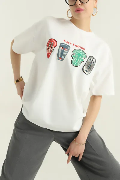 beyaz-baskili-iki-ip-kadin-oversize-tisort-356686