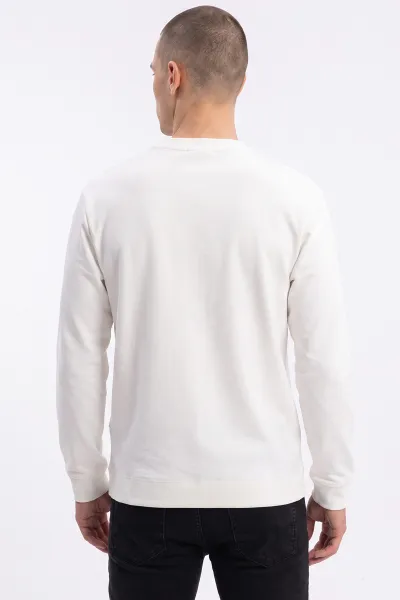 Beyaz Bisiklet Yaka Kabartma Detaylı Erkek Sweatshirt 482804