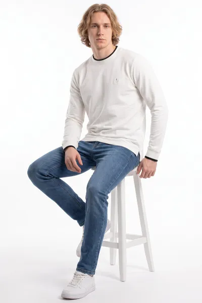 Beyaz Bisiklet Yaka Nakış Detay Erkek Sweatshirt 492010