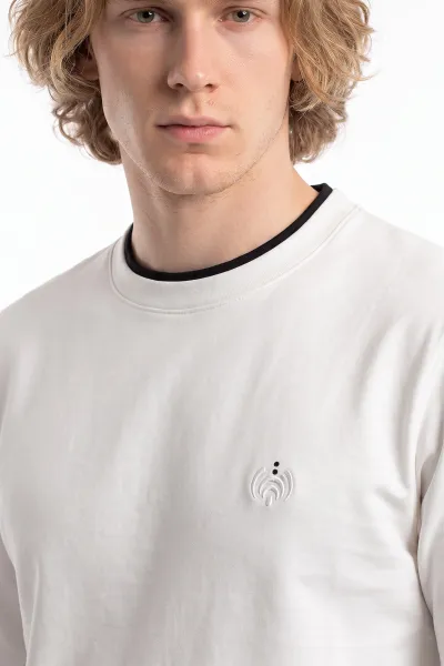 Beyaz Bisiklet Yaka Nakış Detay Erkek Sweatshirt 492010