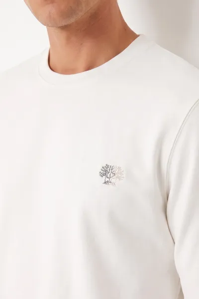 Beyaz Bisiklet Yaka Sırt Nakış Detaylı Erkek Sweatshirt 491994