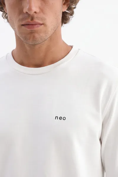 Beyaz Bisiklet Yaka Yazı Detaylı Erkek Sweatshirt 492045