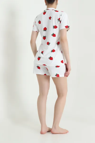 Beyaz Çilek Desenli Kadın Şortlu Pijama Takımı 466580