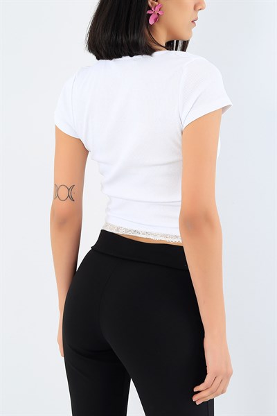 Beyaz Eteği Dantelli Kaşkorse Crop Tişört 28688B