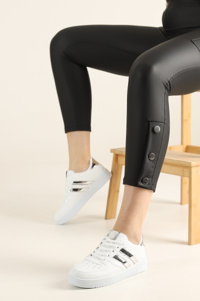 Beyaz Gümüş Hologram Detay Delikli Spor Ayakkabı 224163