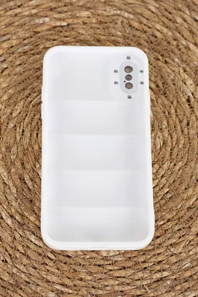 Beyaz iPhone XS Uyumlu Puffy Serisi Kamera Korumalı Silikon Telefon Kılıfı 404000