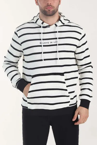 beyaz-kapusonlu-yazi-detayli-cizgili-erkek-sweatshirt-407973