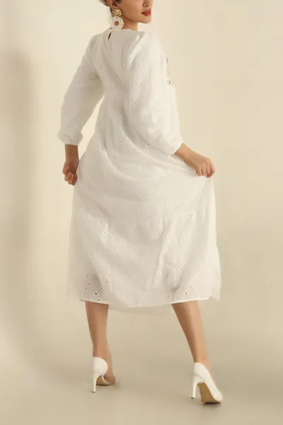 Beyaz Nakışlı Ajurlu Püsküllü Elbise 262817