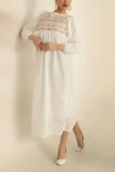 Beyaz Nakışlı Ajurlu Püsküllü Elbise 262817