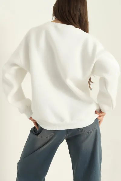 Beyaz Nakışlı Şardonlu Üç İp Bayan Sweat 329643