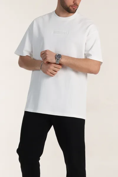 beyaz-oversize-duble-kumas-nakis-detayli-erkek-tisort-345727