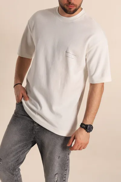 beyaz-oversize-iki-ip-kabartma-yazili-erkek-tisort-266842