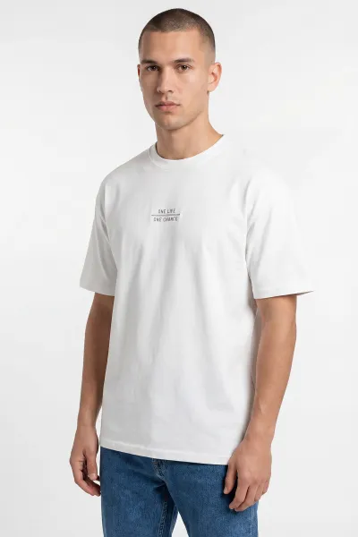 beyaz-oversize-bisiklet-yaka-yazi-detayli-erkek-tisort-454080