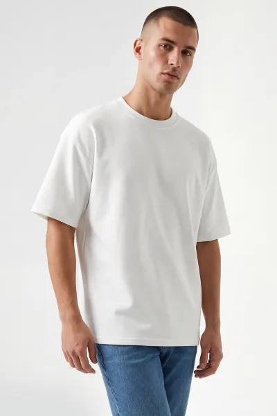 beyaz-oysho-kumas-oversize-bisiklet-yaka-erkek-tisort-438917