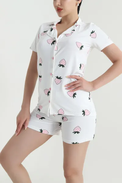 Beyaz Pembe Çilek Desenli Kadın Şortlu Pijama Takımı 466966