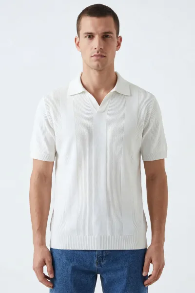 beyaz-polo-yaka-likrali-erkek-triko-tisort-444355