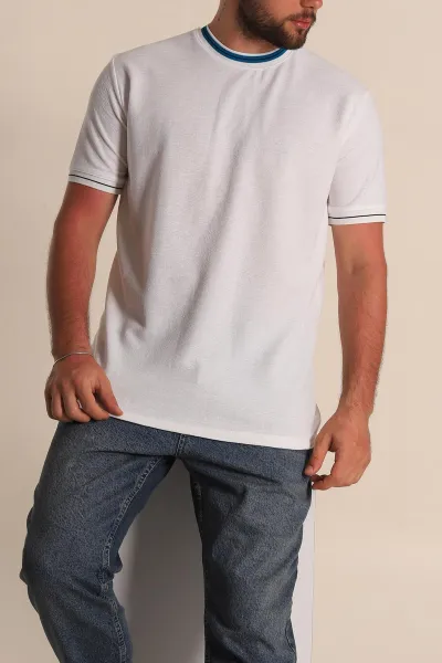 beyaz-regular-fit-cizgili-yaka-detayli-erkek-tisort-277157
