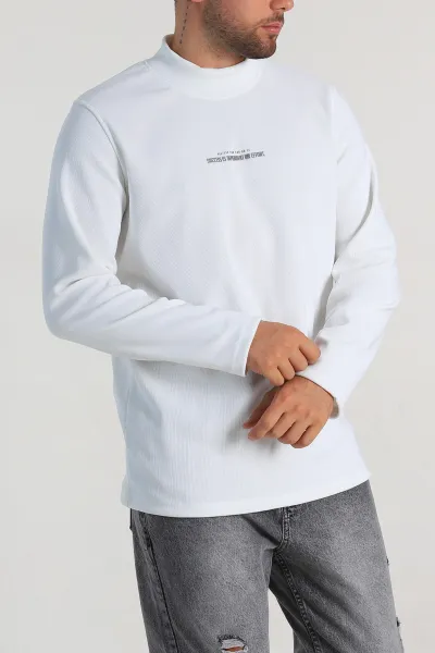 Beyaz Regular Fit Dik Yaka Kabartma Yazılı Erkek Sweatshirt 305769