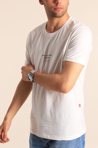 beyaz-regular-fit-kabartma-yazi-detay-erkek-tisort-182233
