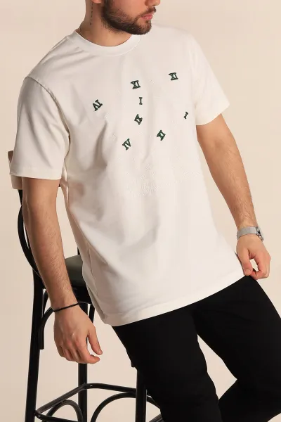 beyaz-regular-fit-nakis-yazi-detayli-erkek-tisort-270631