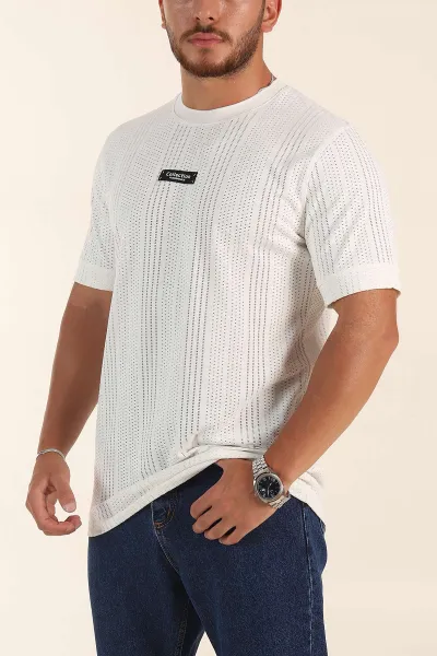 beyaz-relaxed-fit-delikli-tasarim-yazi-detay-erkek-tisort-373076