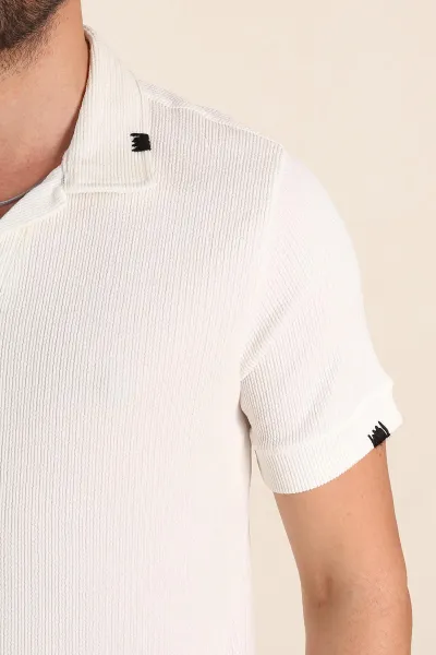 Beyaz Relaxed Fit Dokulu Patlı Polo Yaka Erkek Tişört 370269