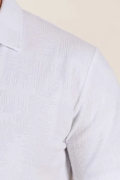 Beyaz Relaxed Fit Kabartma Desenli Düğmeli Polo Yaka Erkek Tişört 358192