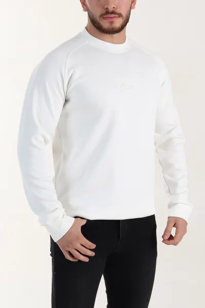 beyaz-relaxed-fit-oysho-kumas-nakis-detayli-erkek-sweatshirt-399471