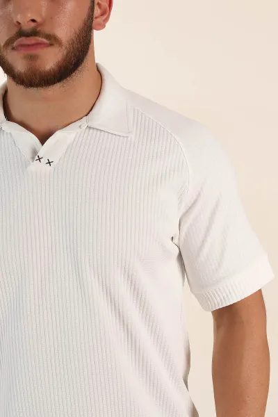 Beyaz Relaxed Fit Petek Dokulu Patlı Polo Yaka Erkek Tişört 370257