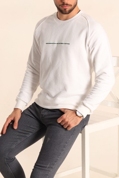 beyaz-relaxed-fit-sardonsuz-kabartma-yazili-erkek-sweatshirt-221468