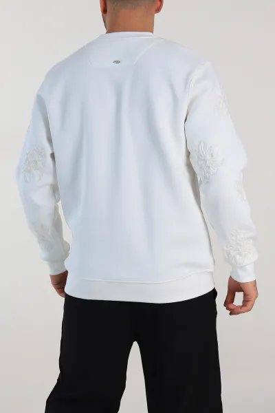 Beyaz Relaxed Fit Üç İp Şardonlu Nakış Detaylı Erkek Sweatshirt 311187