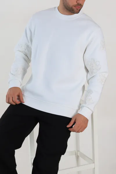 beyaz-relaxed-fit-uc-ip-sardonlu-nakis-detayli-erkek-sweatshirt-311187