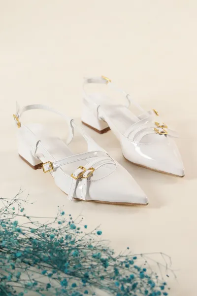 Beyaz Rugan Gold Tokalı Kemer Detaylı Kalın Topuklu Ayakkabı 264532