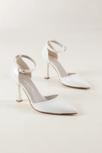 Beyaz Rugan Sivri Burun Bilek Kemerli Kadın Topuklu Ayakkabı 444867