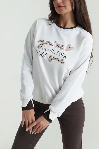 Beyaz Şardonsuz Üç İp Nakışlı Kadın Sweat 489978