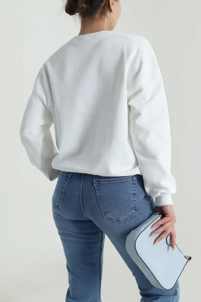Beyaz Süzene Nakışlı Şardonsuz Üç İp Kadın Sweat 486604