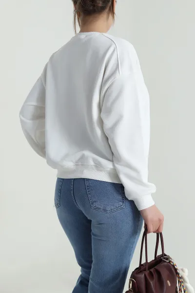 Beyaz Süzene Nakışlı Şardonsuz Üç İp Kadın Sweat 486607