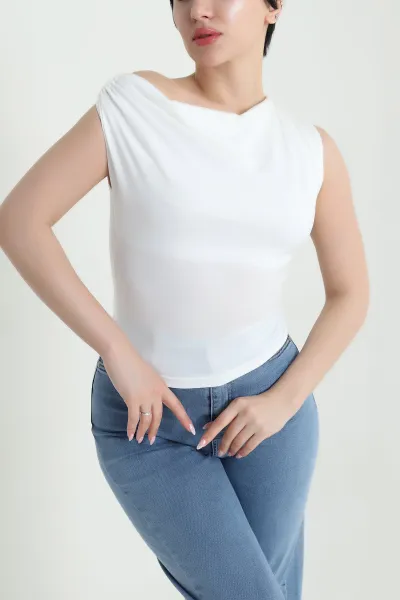 Beyaz Tokalı Degaje Yaka Buzzy Kadın Bluz 458058