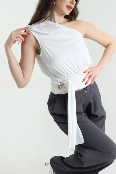 Beyaz Tokalı Sandy Kadın Bluz 444315