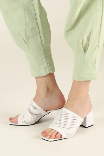 Beyaz Triko Topuklu Terlik 242021