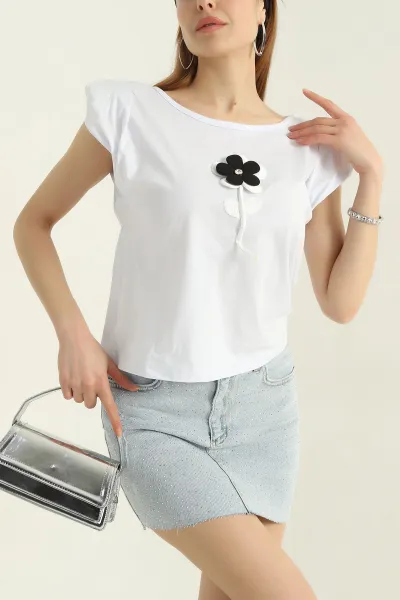 Beyaz Vatkalı Çiçek Detay Süprem Kadın Tişört 361405