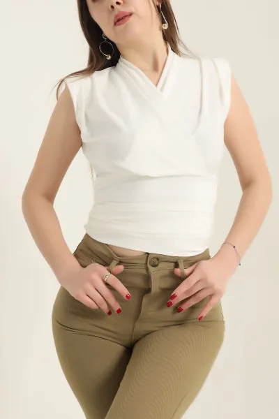 Beyaz Vatkalı Pileli Likralı Sandy Bluz 337537