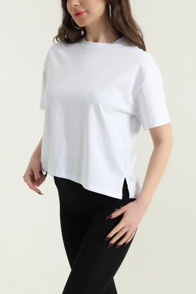 beyaz-yani-yirtmacli-kadin-tisort-435437