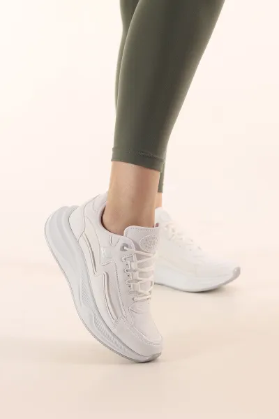 Beyaz Yüksek Taban Bağcıklı Kadın Spor Ayakkabı 400511