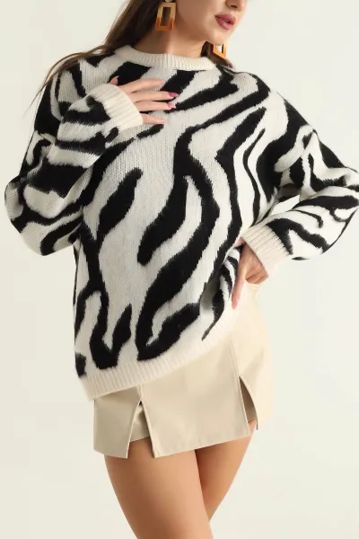 Beyaz Zebra Desen Triko Bayan Kazak 303532