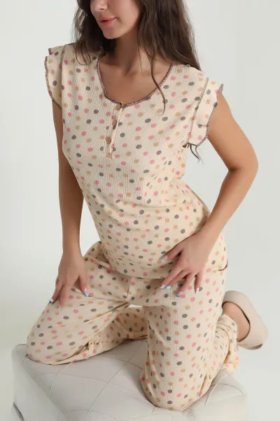 biskuvi-yaka-dugmeli-burumcuk-kadin-pijama-takimi-479566