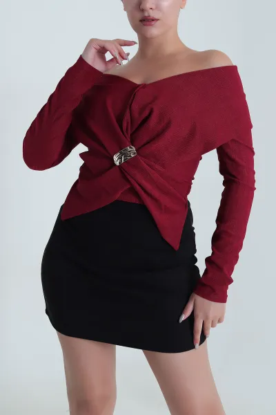 Bordo Broşlu Madonna Yaka Kadın Bluz 482846