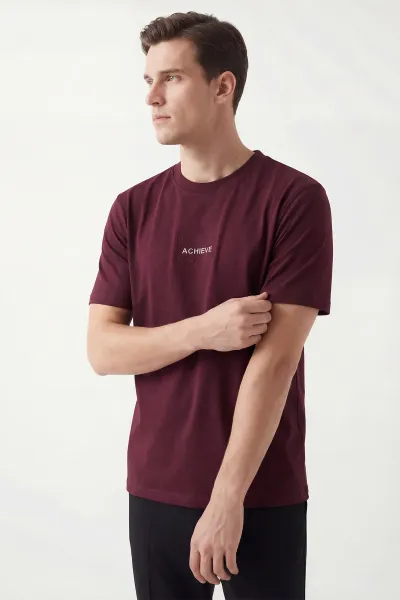 Bordo İki İp Bisiklet Yaka Yazı Detaylı Erkek Tişört 435083
